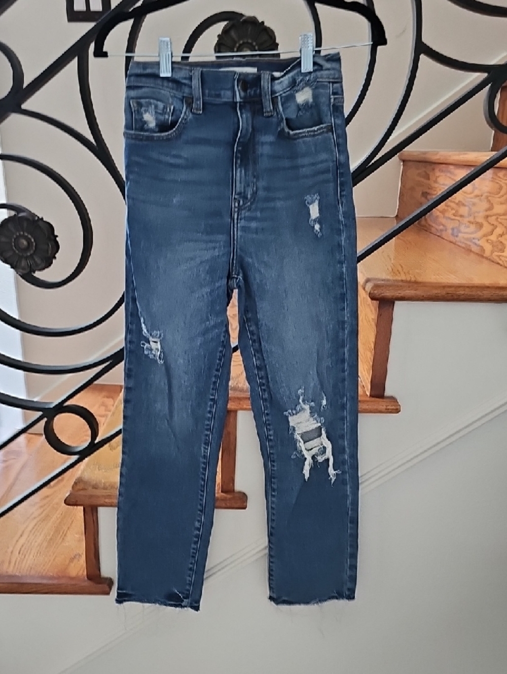 eunina Distressed Dark Blue Cropped Jeans